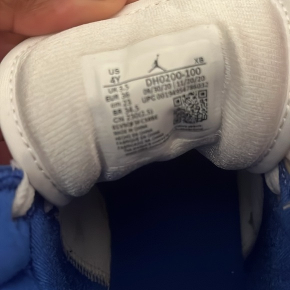 Nike Jordan 1 Mid 85
Size-Boys 4Y - Picture 5 of 9